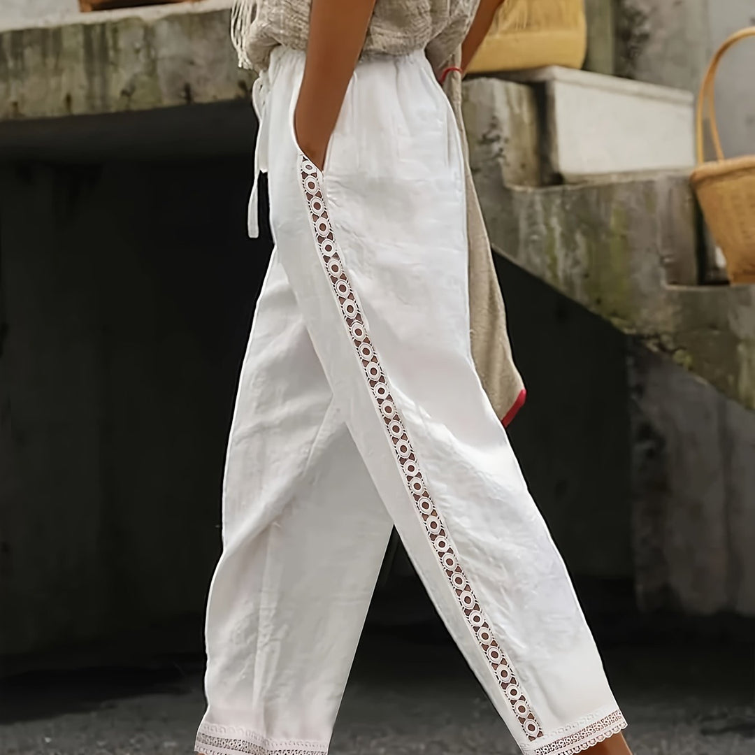 Femme portant Jean droit Yelina | Pantalon droit à dentelle latérale