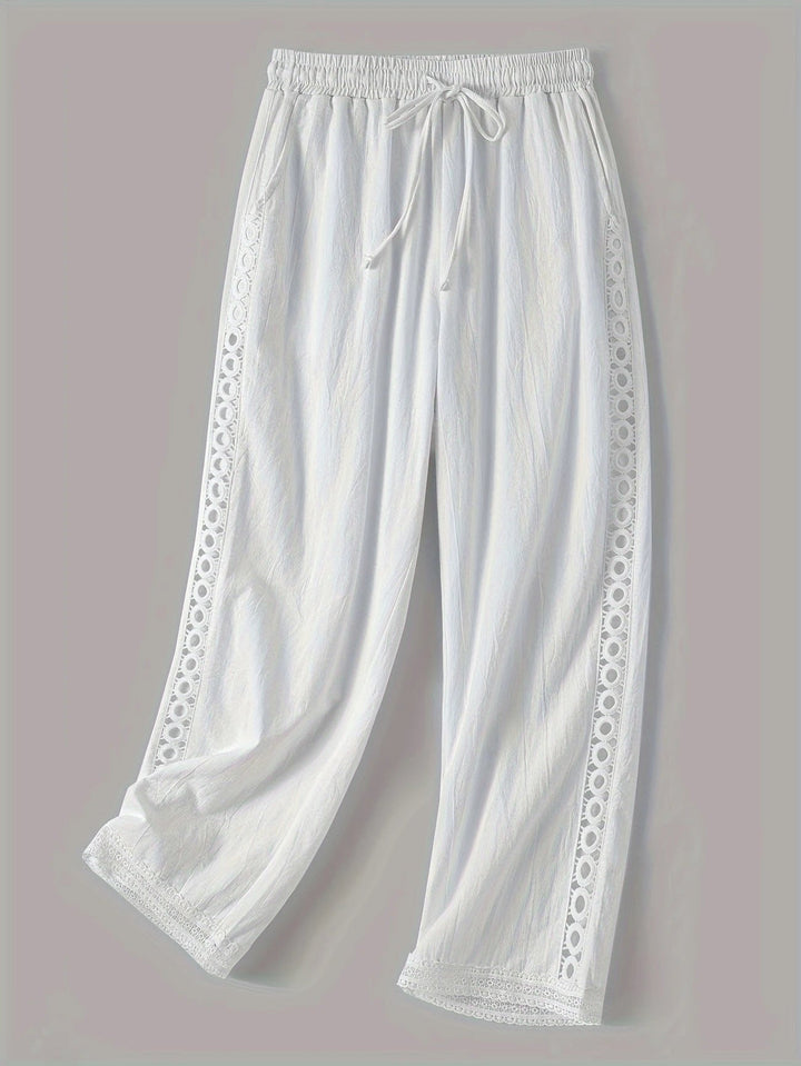Femme portant Jean droit Yelina | Pantalon droit à dentelle latérale