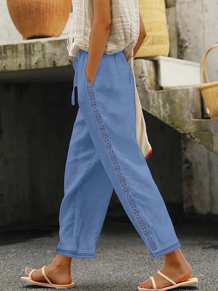 Femme portant Jean droit Yelina | Pantalon droit à dentelle latérale