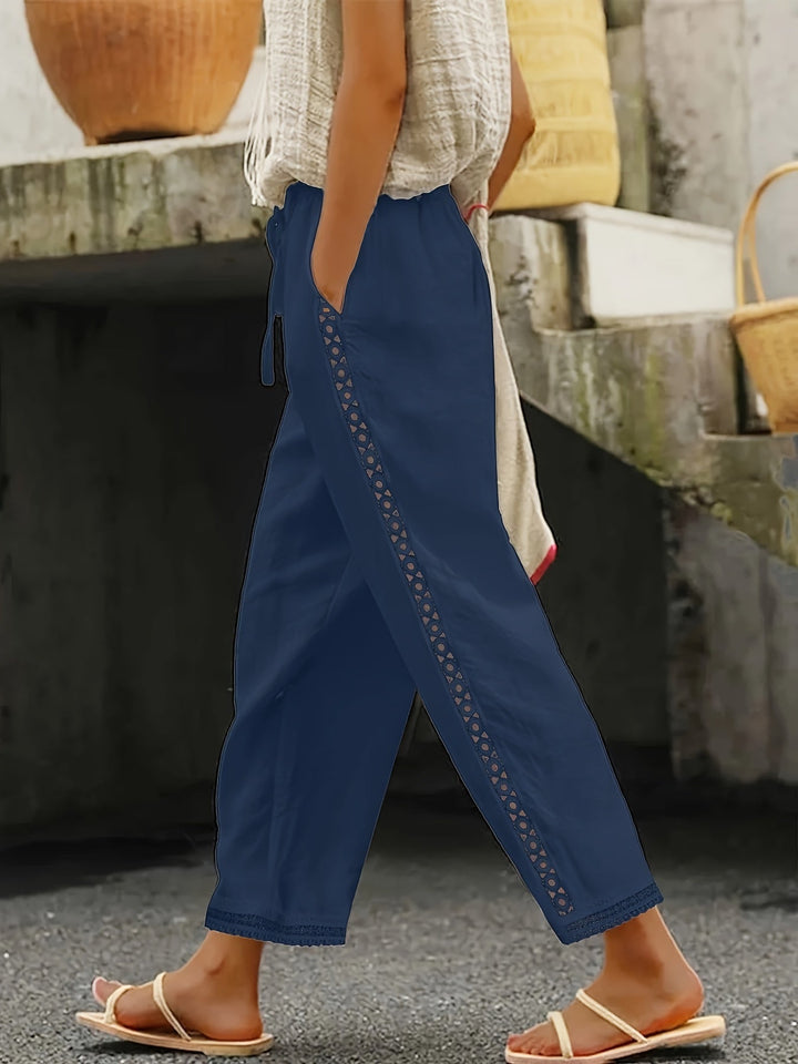 Femme portant Jean droit Yelina | Pantalon droit à dentelle latérale
