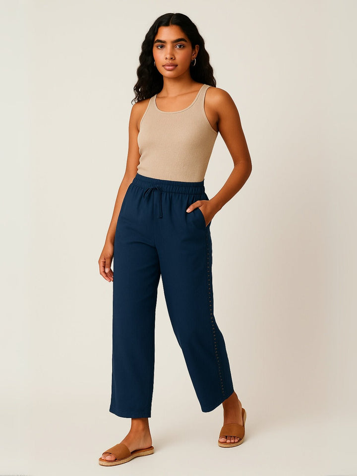 Femme portant Jean droit Yelina | Pantalon droit à dentelle latérale