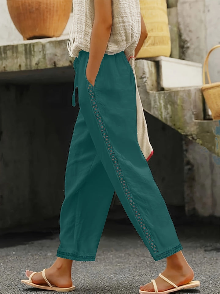 Femme portant Jean droit Yelina | Pantalon droit à dentelle latérale