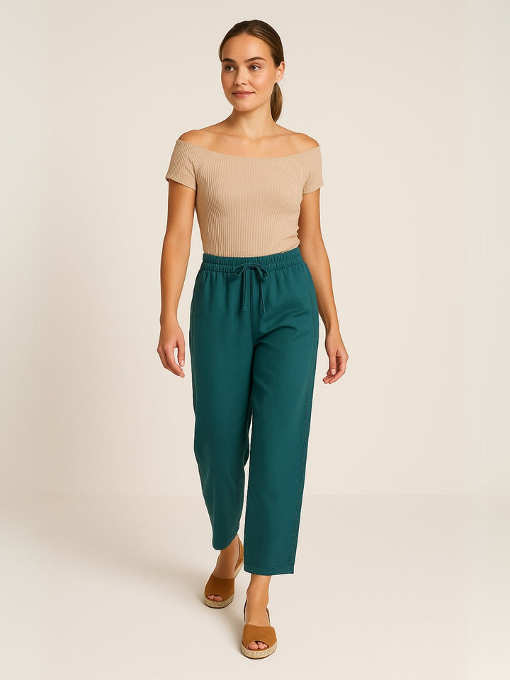 Femme portant Jean droit Yelina | Pantalon droit à dentelle latérale