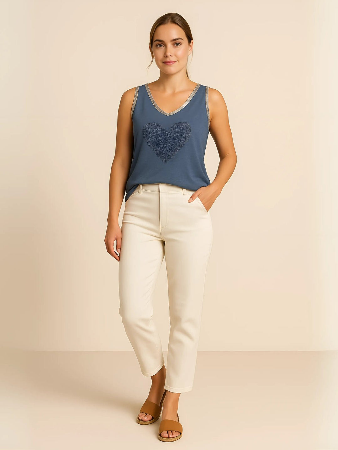 Femme portant Débardeur Ylazéa | Débardeur strass cœur chic