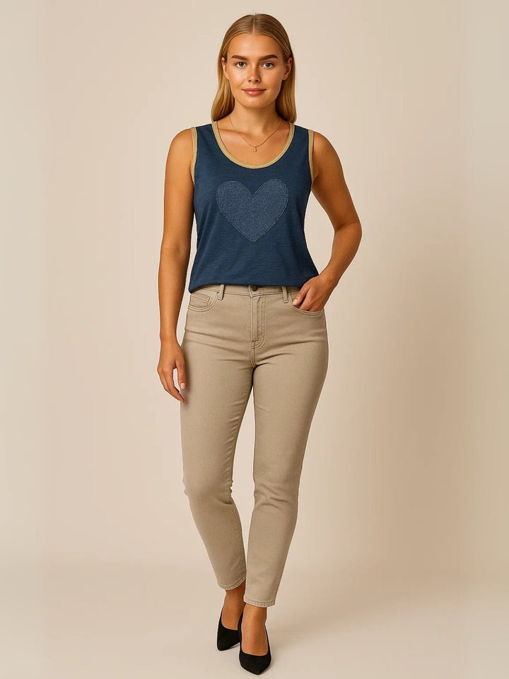 Femme portant Débardeur Ylazéa | Débardeur strass cœur chic