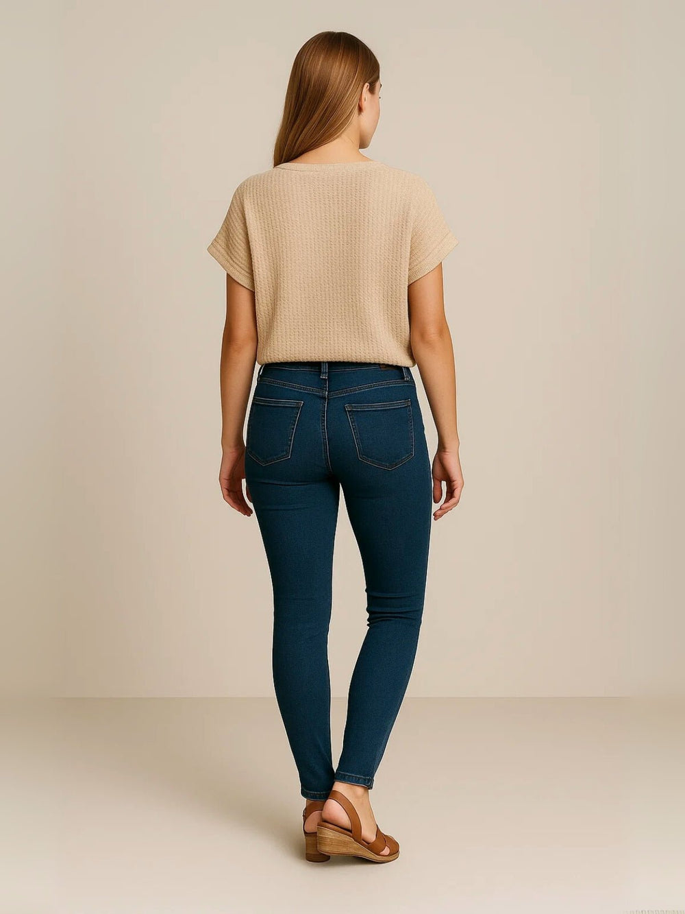 Femme portant Blouse Ysaline | Blouse légère à col V chic