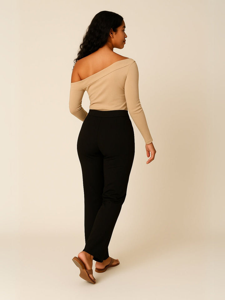 Femme portant Jean droit Ysiléa | Pantalon droit extensible noir