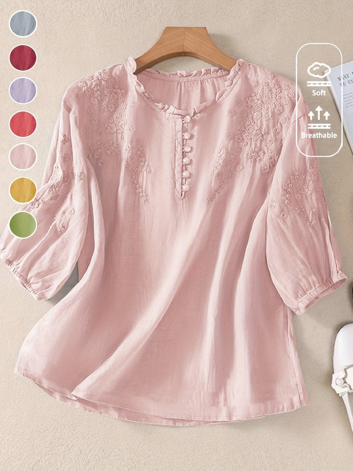 Femme portant Blouse Zandira | Blouse brodée à col ras du cou