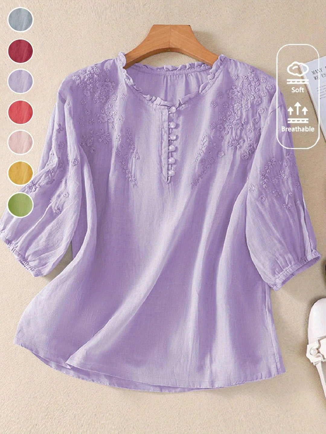 Femme portant Blouse Zandira | Blouse brodée à col ras du cou