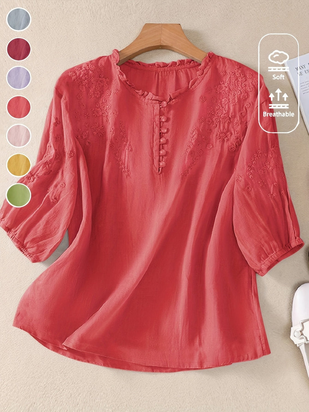Femme portant Blouse Zandira | Blouse brodée à col ras du cou
