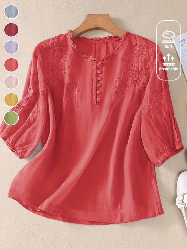 Femme portant Blouse Zandira | Blouse brodée à col ras du cou