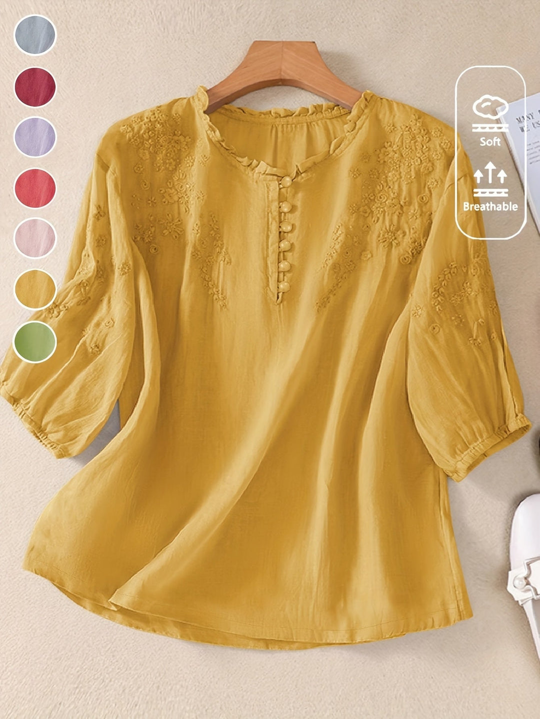 Femme portant Blouse Zandira | Blouse brodée à col ras du cou
