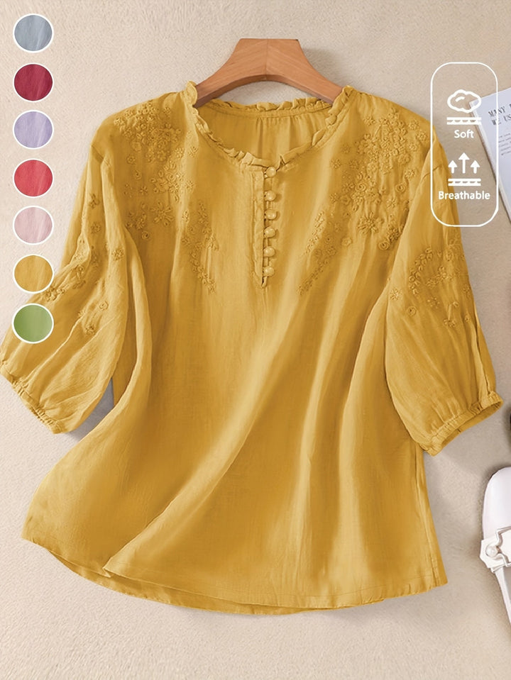 Femme portant Blouse Zandira | Blouse brodée à col ras du cou