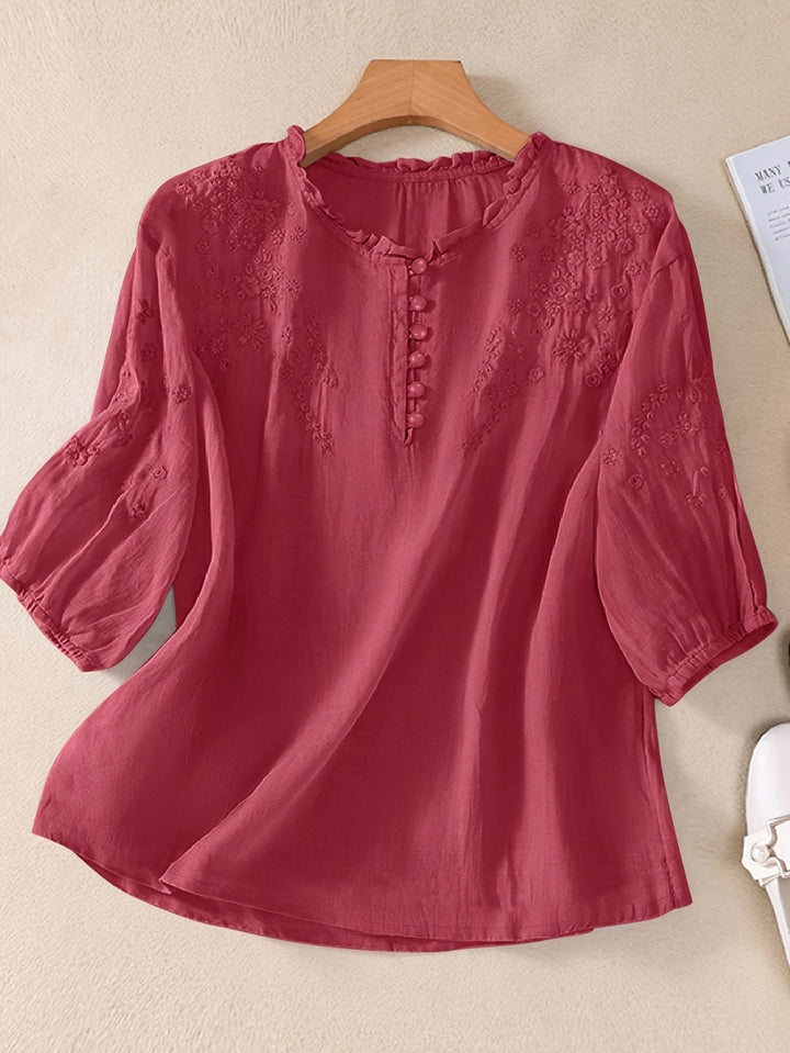 Femme portant Blouse Zandira | Blouse brodée à col ras du cou