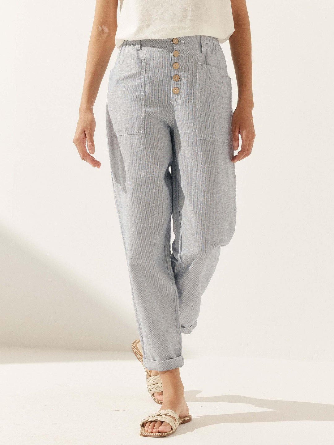 Femme portant Pantalon en lin Zelina | Pantalon en lin ajusté