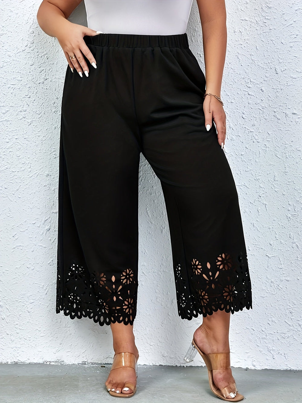 Femme portant Pantalon large Zeloria | Pantalon large taille élastique dentelle