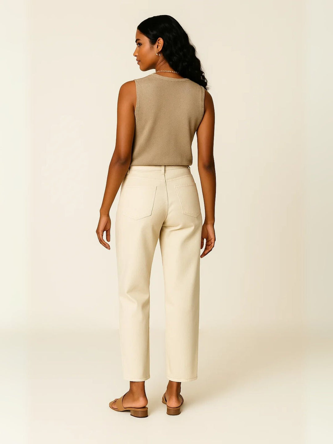 Femme portant Blouse Zélyra | Blouse ajourée à col V chic