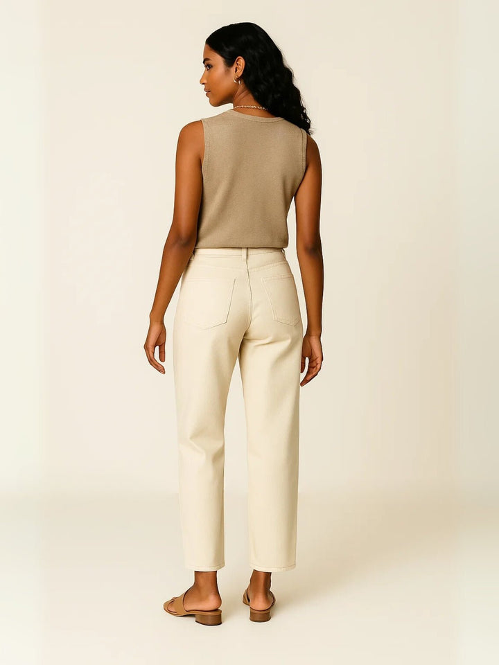 Femme portant Blouse Zélyra | Blouse ajourée à col V chic